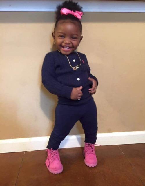 yungblackgoddess: I don’t know who’s child this is but she is adorable