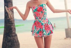 iliveasiwant:  Summer style | via Facebook on We Heart It - http://weheartit.com/entry/57239796/via/PaulaEliiza 