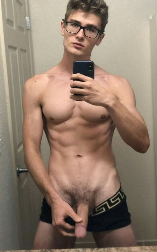 jeffreywantsdicksandpussy:  tn-college-boi-blog: ussitum:   Can’t decide if I want him or his Versace undies    Hot body and dick 