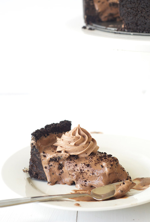 sweetoothgirl:    Chocolate Oreo Ice Cream Pie 