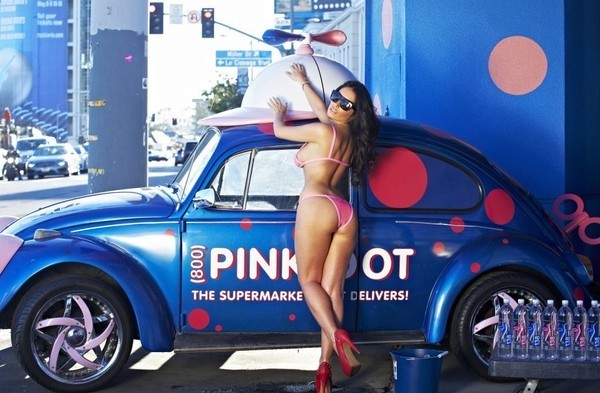soulsteer:  Volkswagen Beetle photoshoot with Ruby Palm and Toochi Kash