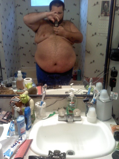 bigroundboys:  shutup-punk:  old pic of mah body lol  You are so freaking hot!