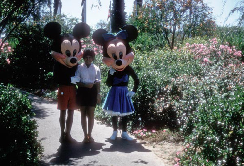 disfan:yourland:Mickey and Minnie with a guest, 1960#Mickey and Minnie with a hostage; 1960