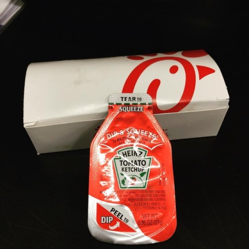 Had a minor #panicattack because I forgot #heinzketchup at @chickfila this morning.. luckily breakro