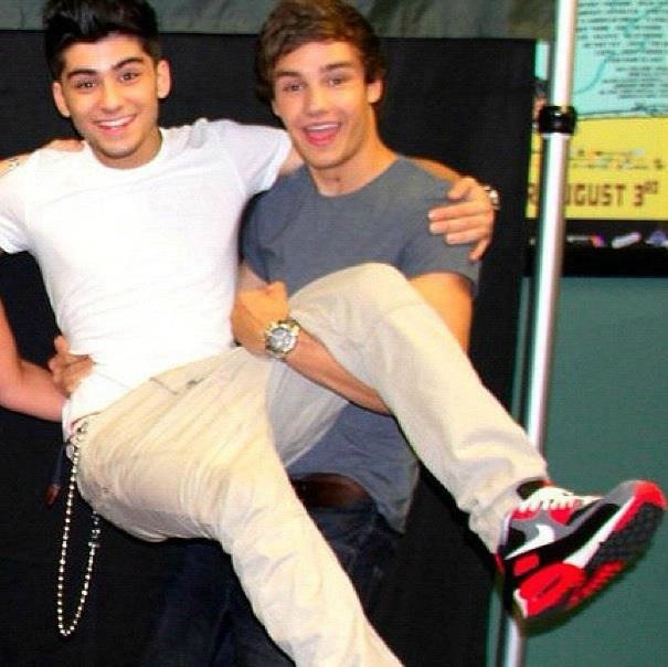 imabigfatidiot:  Liam   carrying people and koalas  