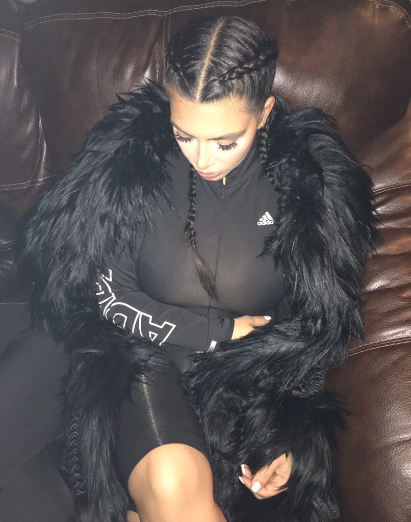 aint-nolimits:  bombshellssonly:  @kimkardashian     Aint-nolimits x Supreme Ones