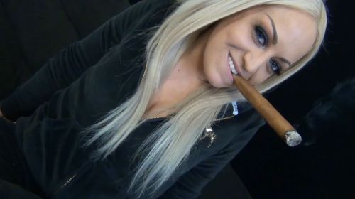 swoop-cypry02:  piperlover:  From a Britteni Banks video, at Clips4Sale  This looks so damn hot 