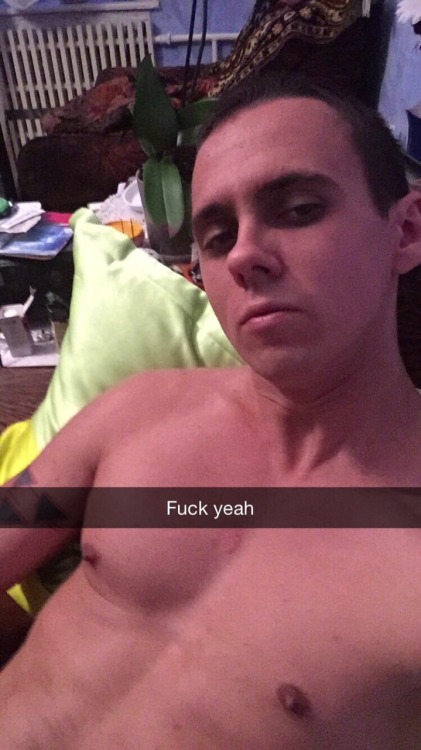 ladexposure:  Love this gay guy!