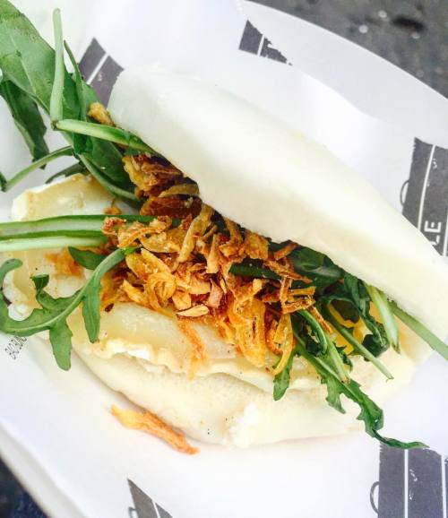 Goats cheese, caramelised onions, crispy shallots and rocket bao from @lebaotruck this weekend. (at 