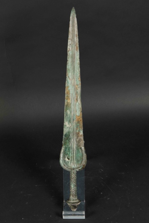 Chinese bronze sword, Shang Dynasty, 1600 - 1050 BC.from Cambi Auctions