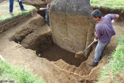 older-and-far-away: gingerhaole: queenanunnaki: Easter Island’s Statues Reveal Bodies Covered 