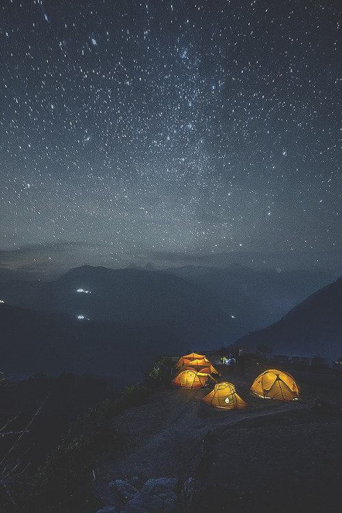 visualechoess:Nepal night star  by: Alexander Forik