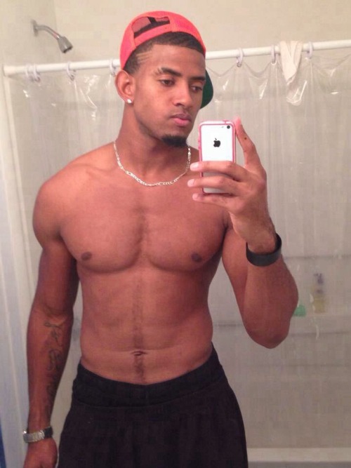 longrubb: black4play: Love that body!! My type of body on a man.