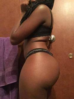 ebonypussies:  😙😙 - lovely submission