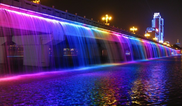 opticallyaroused:  Spectacular Banpo Bridge in Seoul, South Korea