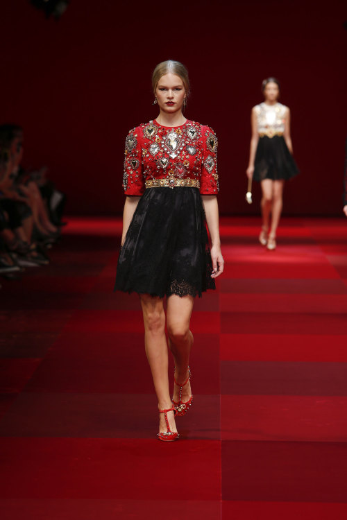 Dolce & Gabbana Woman Catwalk Photo Gallery – Fashion Show Spring Summer 2015