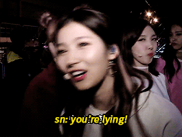 imnayeonie:  foxy nayeon strikes again 