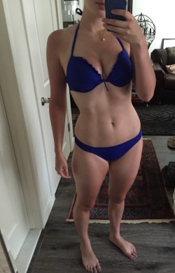 your-favorite-slut:  Red lips, white skin, and blue bikini • happy fourth 🇺🇸  Mmmm must