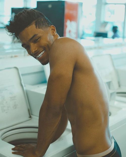 sexykat042015:  Rome Flynn 