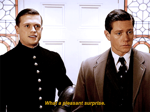 Miss Fisher’s Murder Mysteries (2012-2015) ↳ 1x04 Death At Victoria Dock