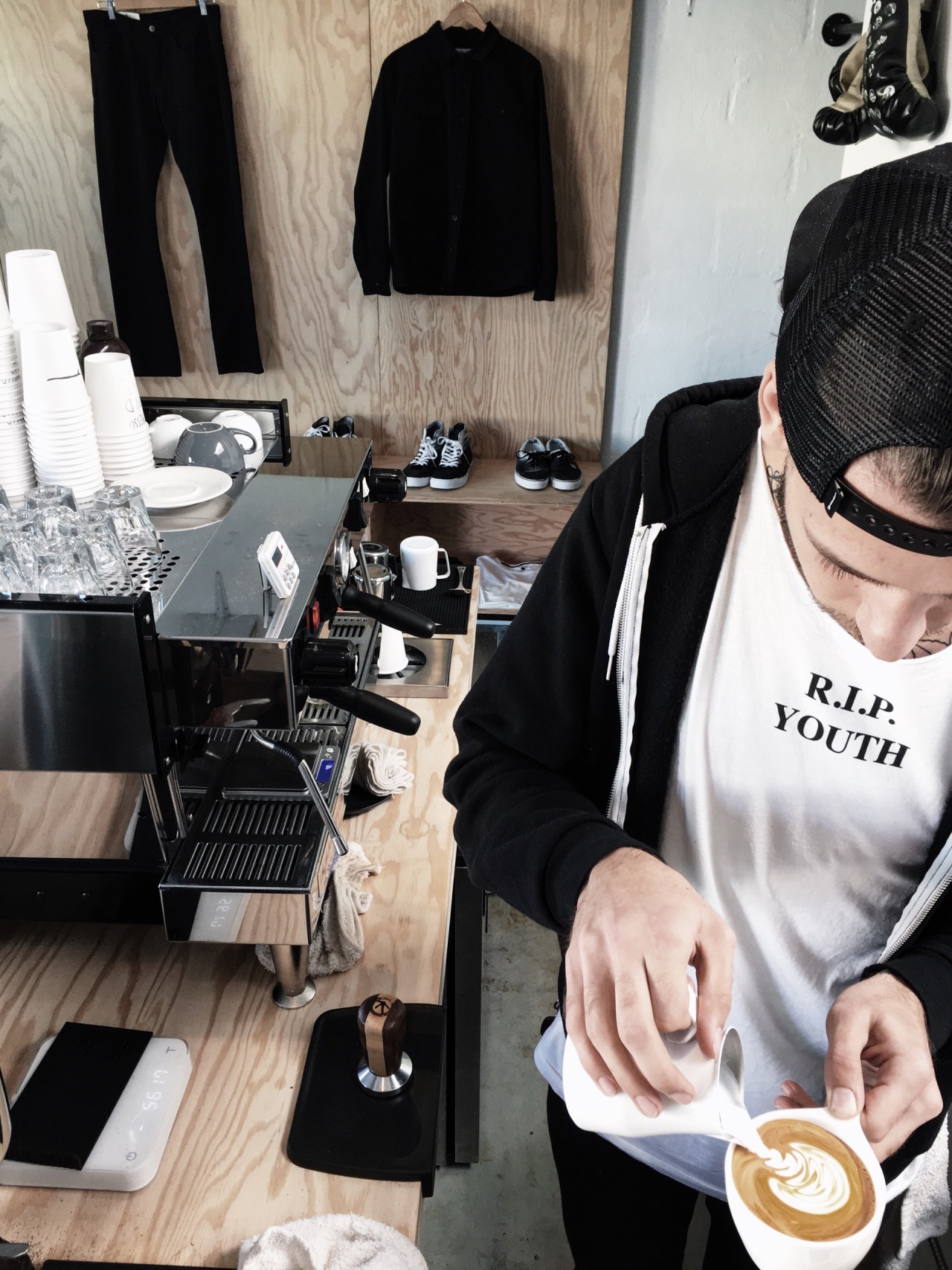 thefifthalex:  Espresso and Surfboards // Venice, CA 