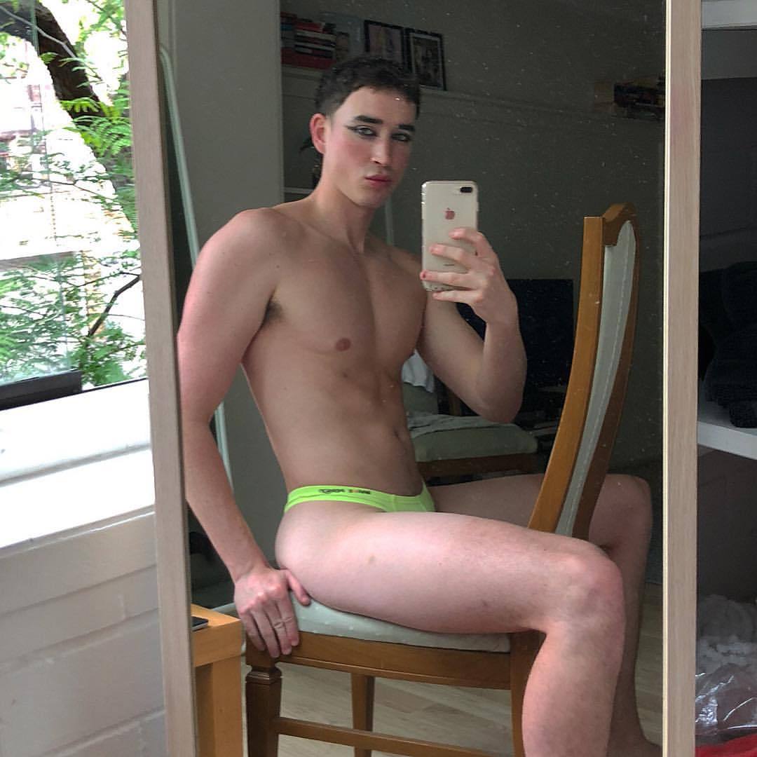 boypepsi:  A days workhttps://www.instagram.com/p/Bp1BapalrAN/?utm_source=ig_tumblr_share&amp;igshid=1fj91icxagn2