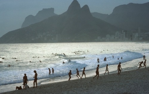 ouilavie:  Bruno Barbey. Rio de Janeiro. Ipanema Beach at sunset. 1980.