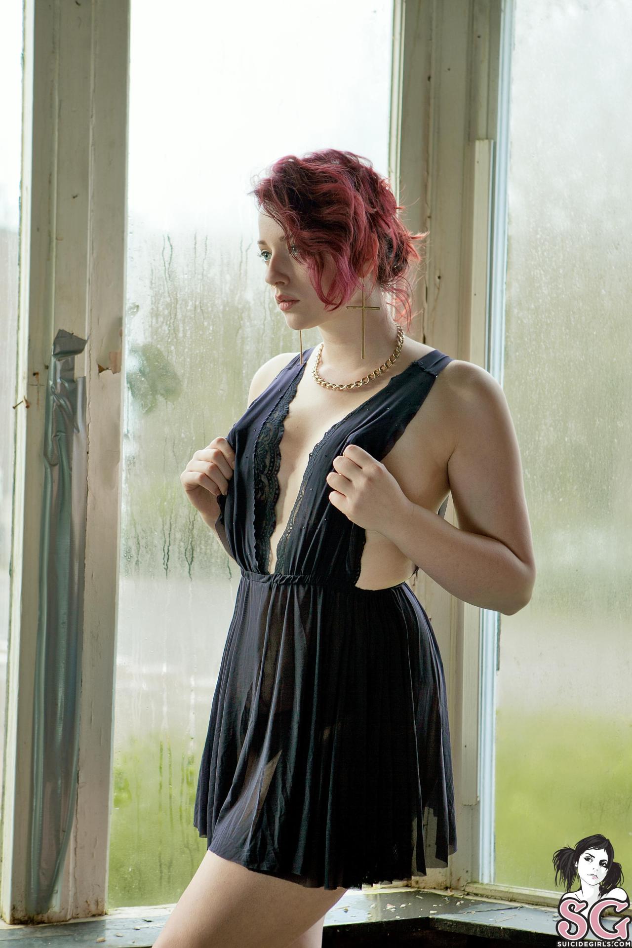past-her-eyes:  NeciaNavine Suicide  necianavine.suicidegirls.com necianavine suicidegirls