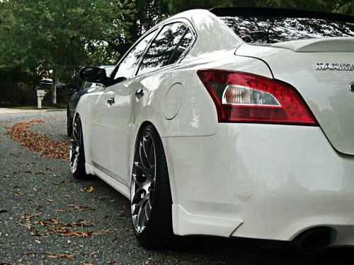 lavandulkaaaa:  Nissan Maxima.