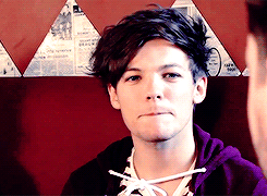 justkindahappened:  Favorite Louis Things → biting his lips 