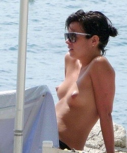 nude-british-celebrities: Lily Allen