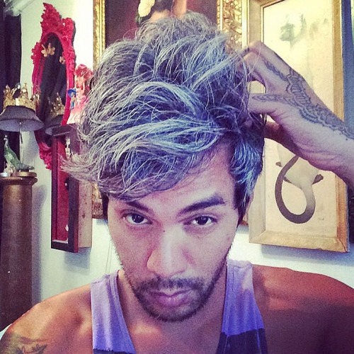 staringouttosea:sutanamrull: I decided to start growing my hair out again, long. LA is having a stea