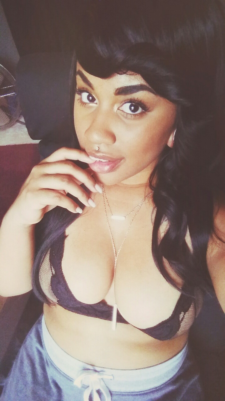 curtflirt509:  She is Beautiful!!! Who is she??