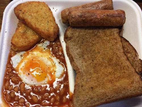 Breakfast at work: quorn sausages, hash browns, fried egg, baked beans and toast (Terrace, Parliament)