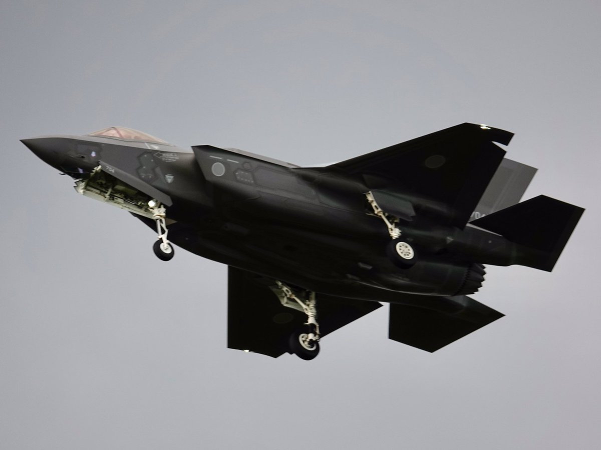 julietteandthejet:  bmashine:F-35A from the 302nd tactical fighter squadron at Misawa