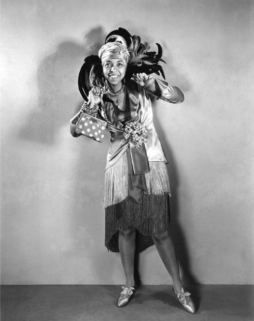 Ethel Waters (October 31, 1896 – September 1, 1977)  Ethel Waters - Shake That Thing