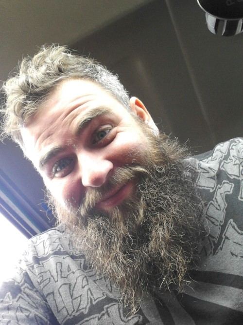 bearsnkitties: :-P  Handsome mug.