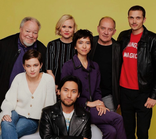 Sonoya Mizuno, Jin Ha, Alison Pilll + the cast of Devs for Syfy Wire at New York Comic Con