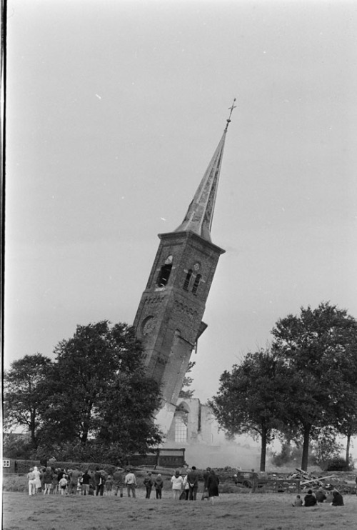 yourpetsaregonnadie: koninginnekerk - rotterdam dorpskerk - barsingerhorn provenierskerk - rotterdam