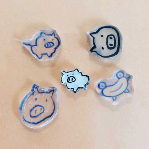 昨日アトリエでプラバンやってみました。これから試作を繰り返してグッズにしていきたいです(^^)