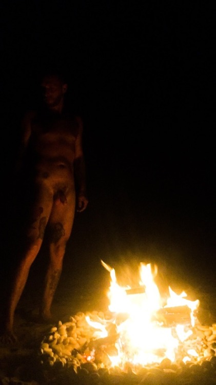 gaypaganlove:Naked beach bonfires
