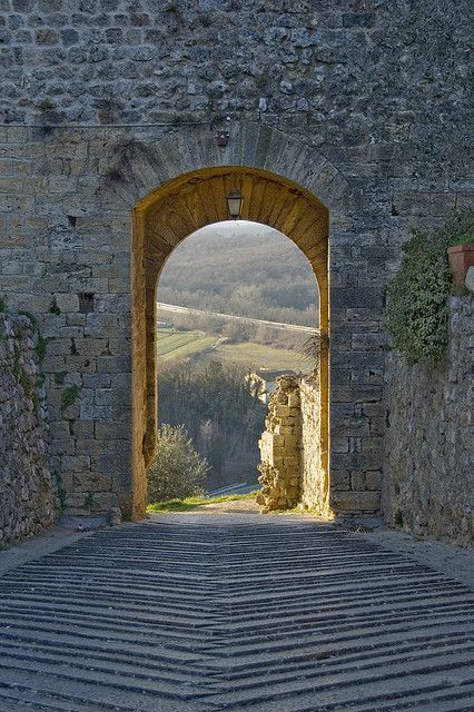 greatlittleplace:  Monteriggioni, Siena, Tuscany, Italy http://bit.ly/13uUDz3 