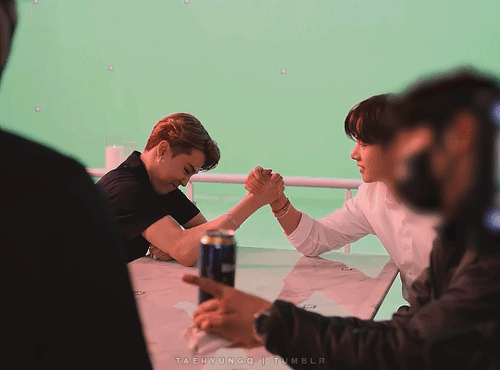 Vmin Arm Wrestling ( _)