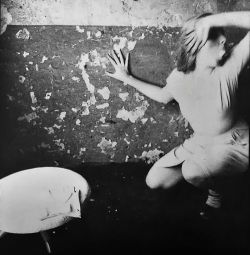 uno-universal: By  Francesca Woodman   1977-78 Untitled, Rome, Italy.