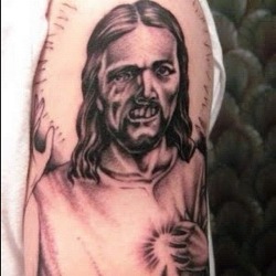 lapalomafolladora:  Tatuaje de Jesús horriblemente