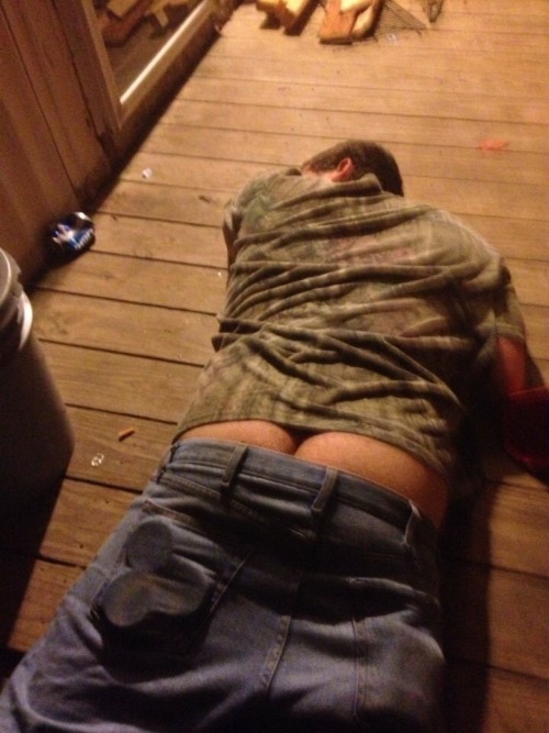 I love when my bud passes out drunk - when he wakes up buck naked he won&rsquo;t know how much f