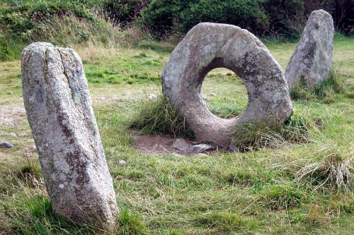 thomasbonar:Men An Tol - Cornwall, EnglandMên-an-Tol is supposed to have a fairy or piskie guardian 
