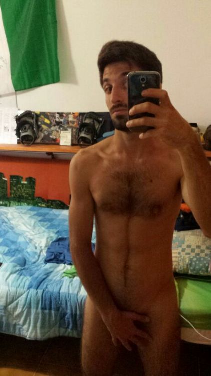 nakedguysfromkik:  Italy :)