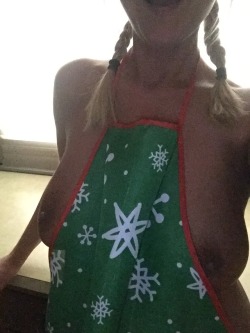 willy484:  amateurbuttsplus:  I’ve been a naughty girl this year! / Submission. Thanks again @willy484  More of my xmas pics