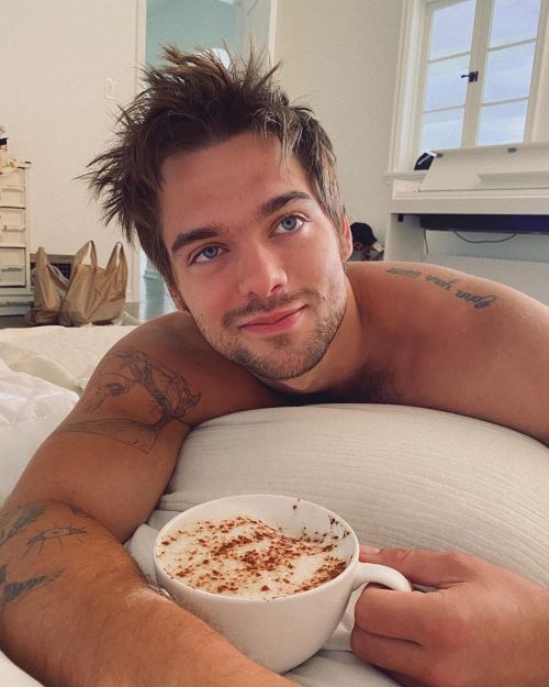 @dylansprayberry: Back on my bs ☕️